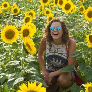 Meet your Posher, Caitlin